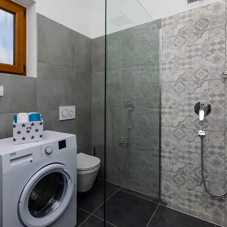 Apartamento In 39082 Crikvenica